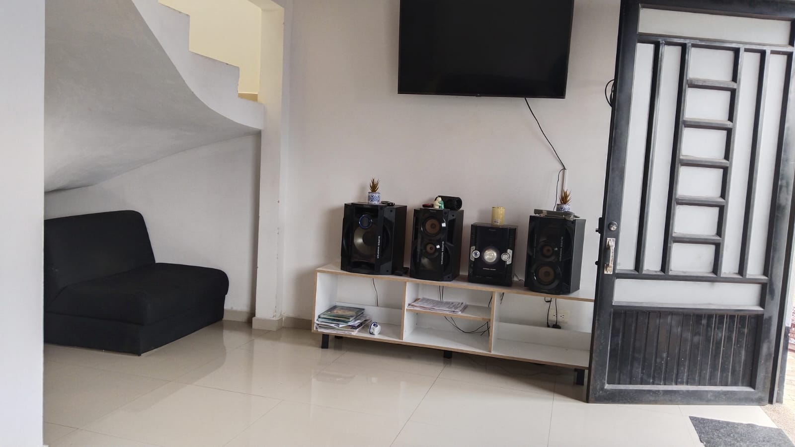 42dce361-f2c2-4e16-9825-a383eb70bbfd