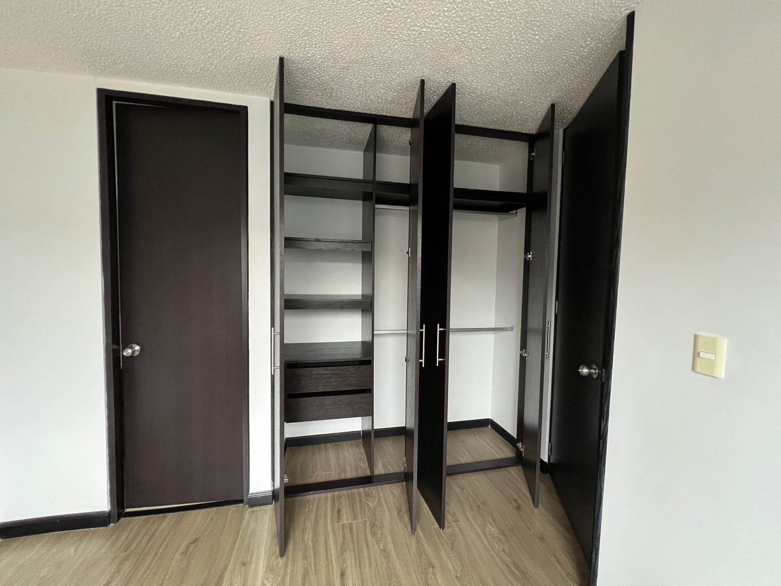 ba32e317-eb3a-4817-b4e0-63ede22ab089