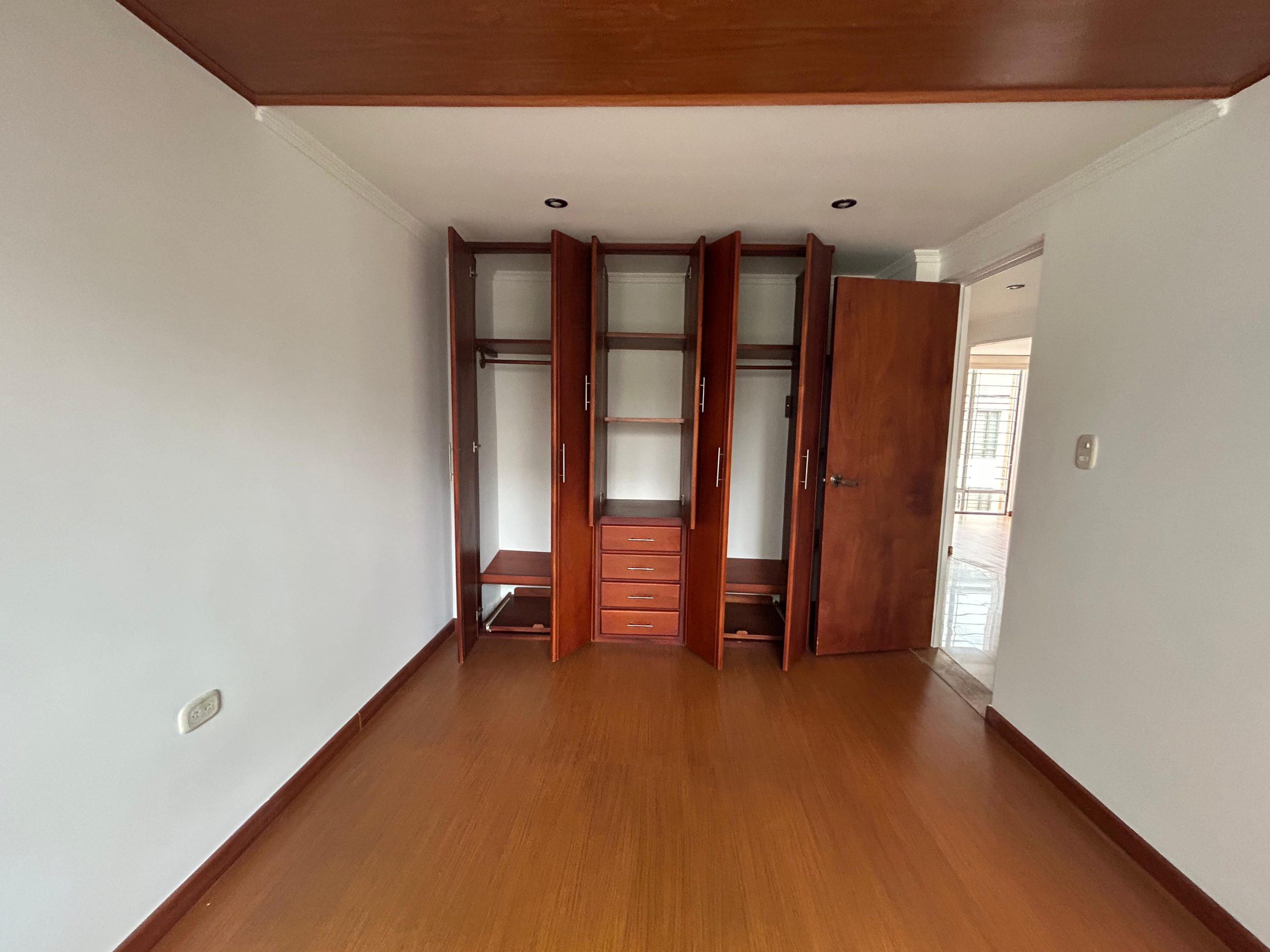 b83c8cdc-a6cc-4860-bc12-311f9cf30364