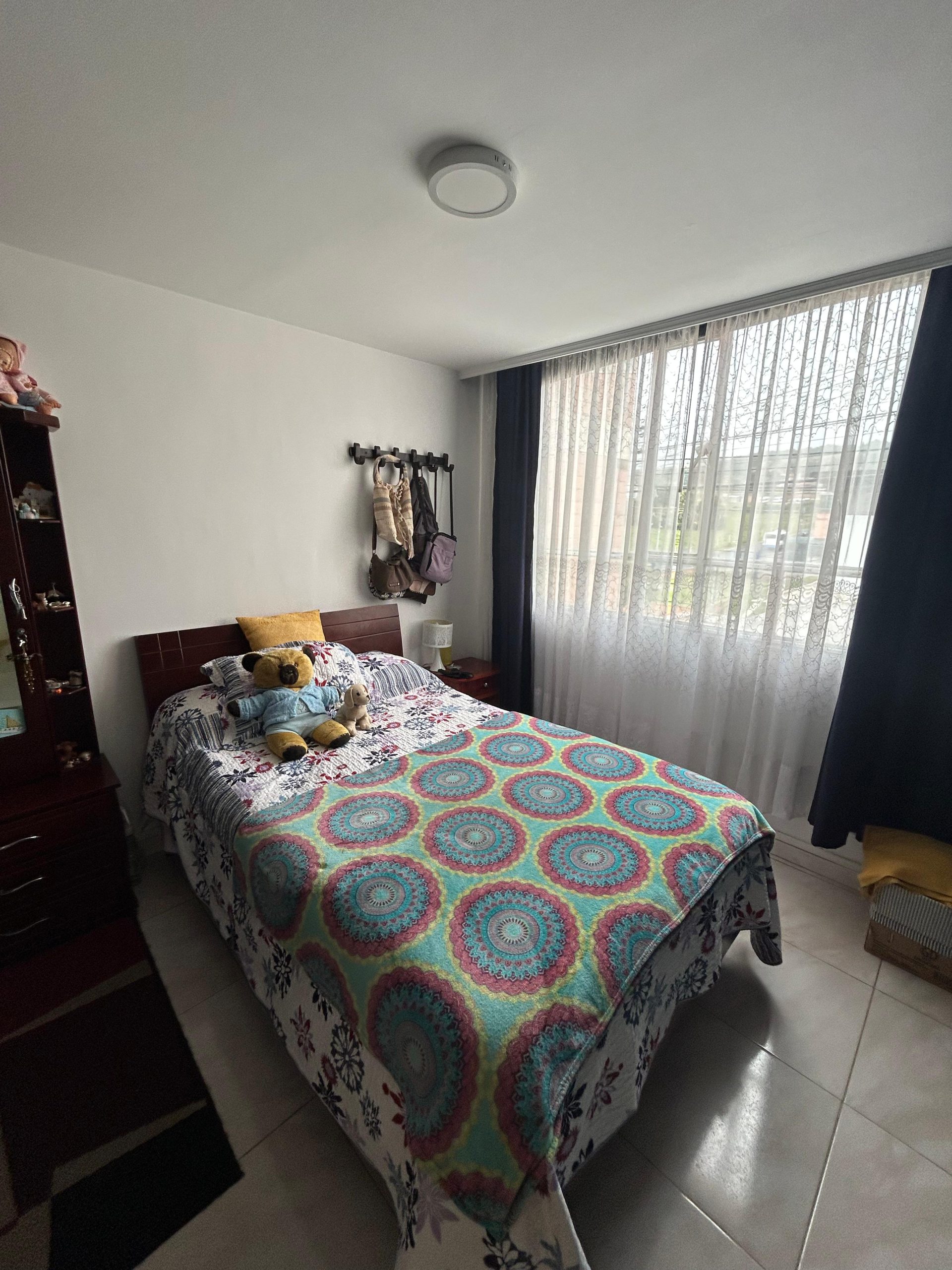 b9fd748b-76f7-463e-bcd8-37db14562418