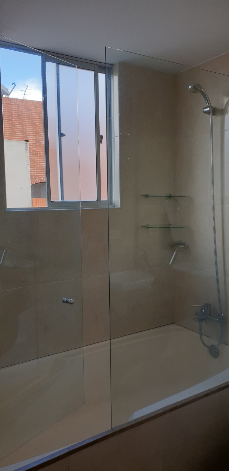 896d78f2-b932-43e9-bf06-49e23f4aaf50