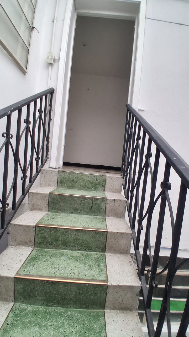 8ce00bee-9b04-4b27-a4e4-db9c1abd44c4