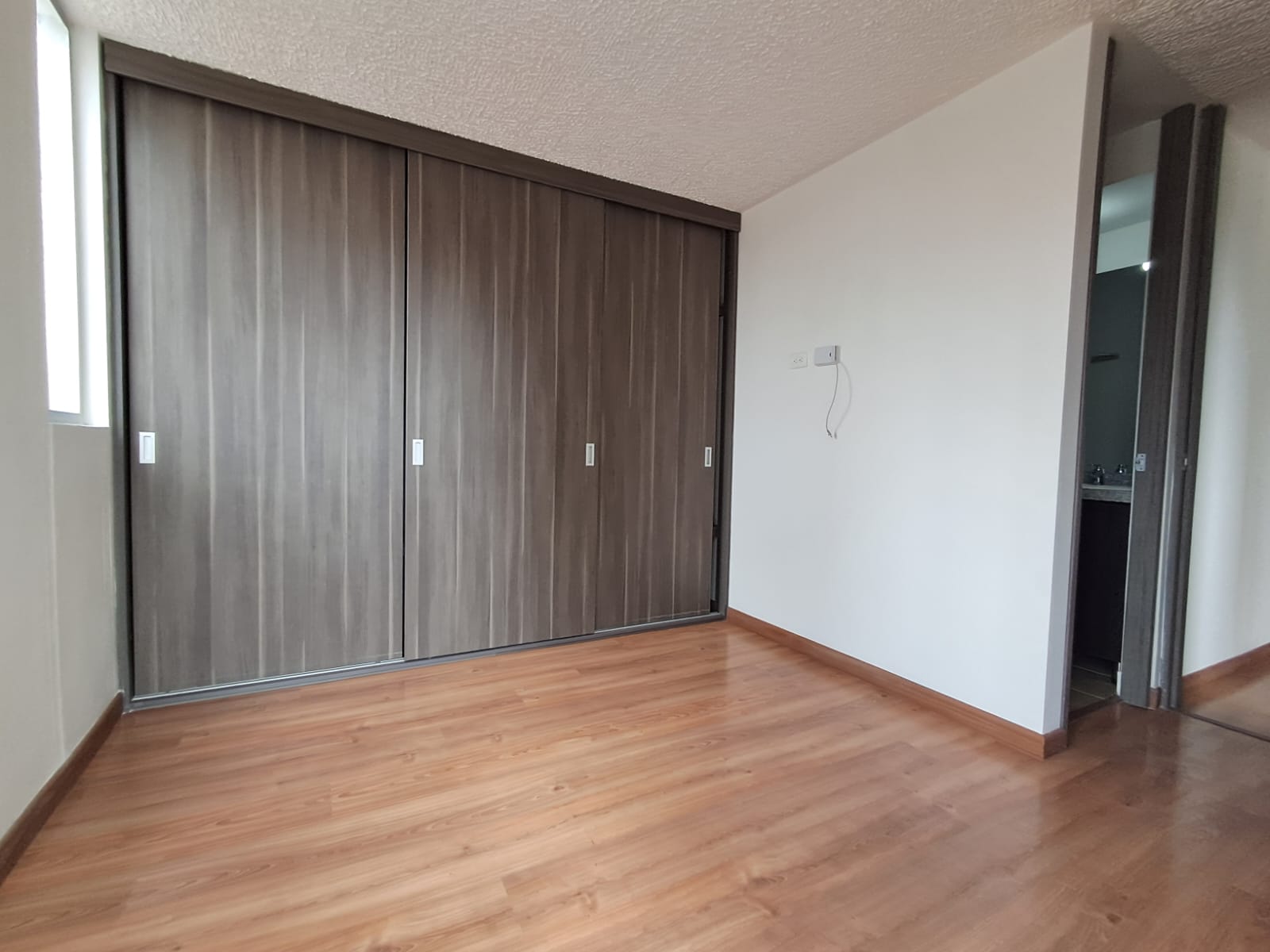 b96eea79-1469-401f-a940-ba2527ca8da1