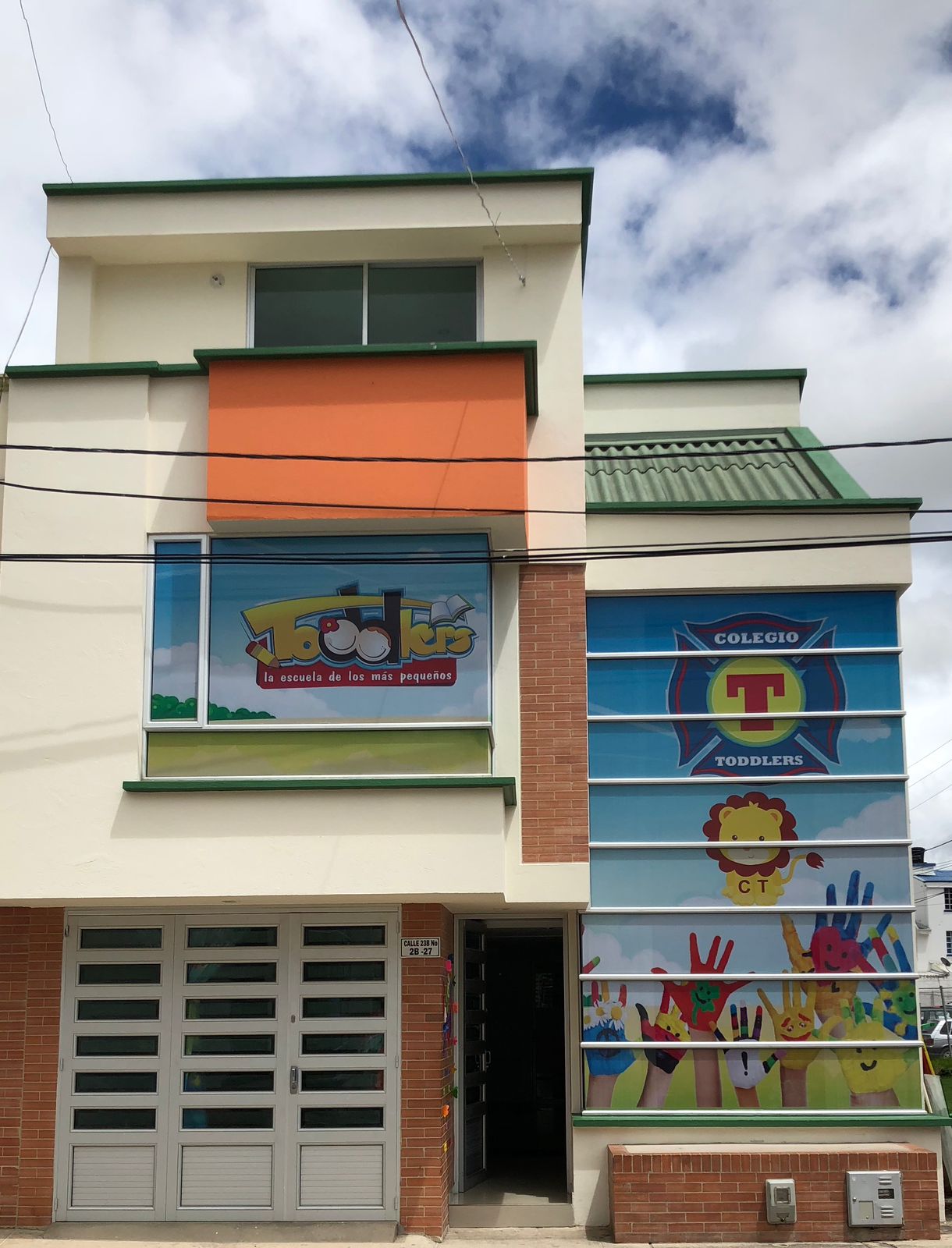 Casa esquinera en venta con Licencia Vigente, Sector Fuente Higuera; Tunja.