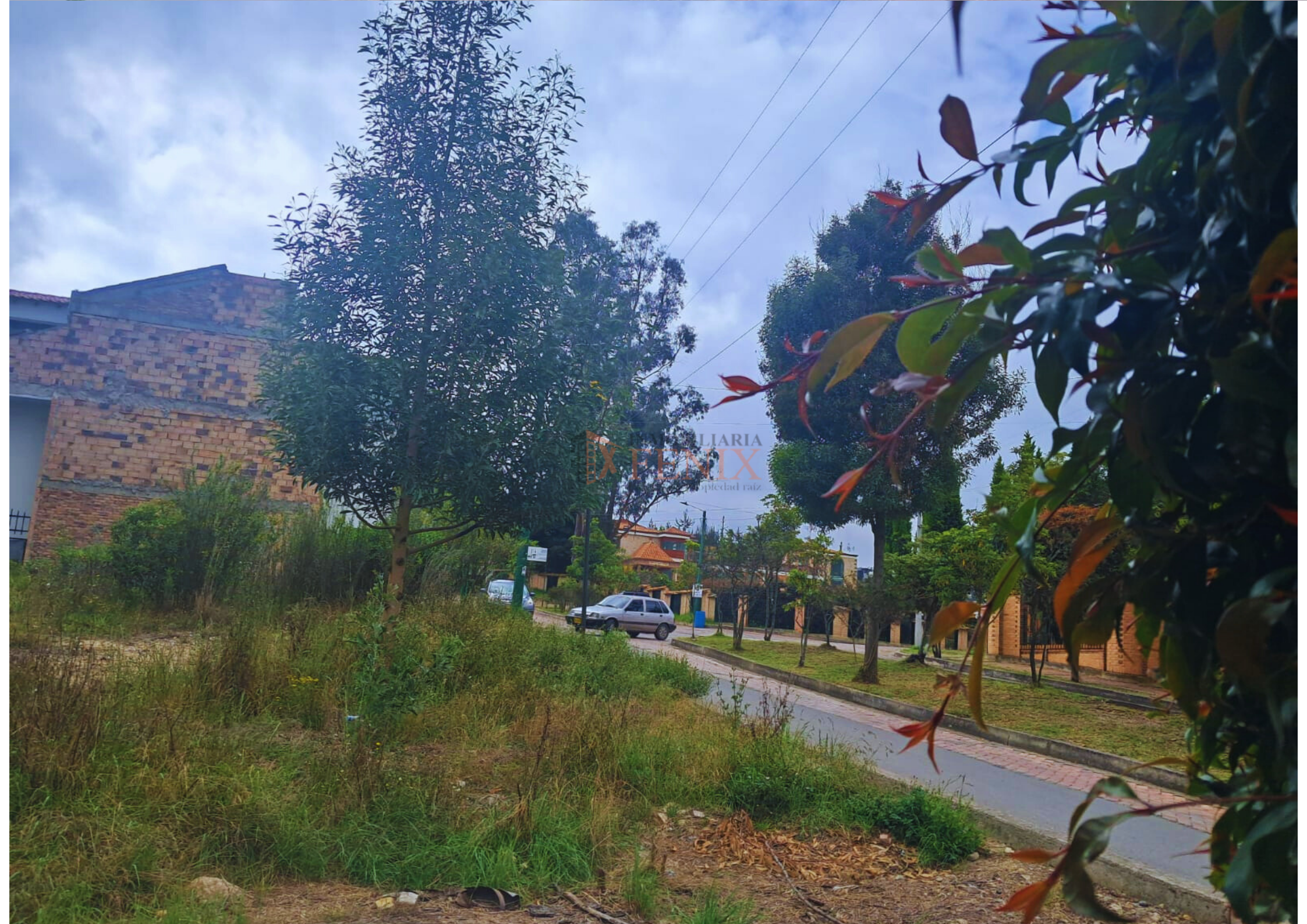 Lote en venta con doble frente, Avenida Universitaria; Tunja.