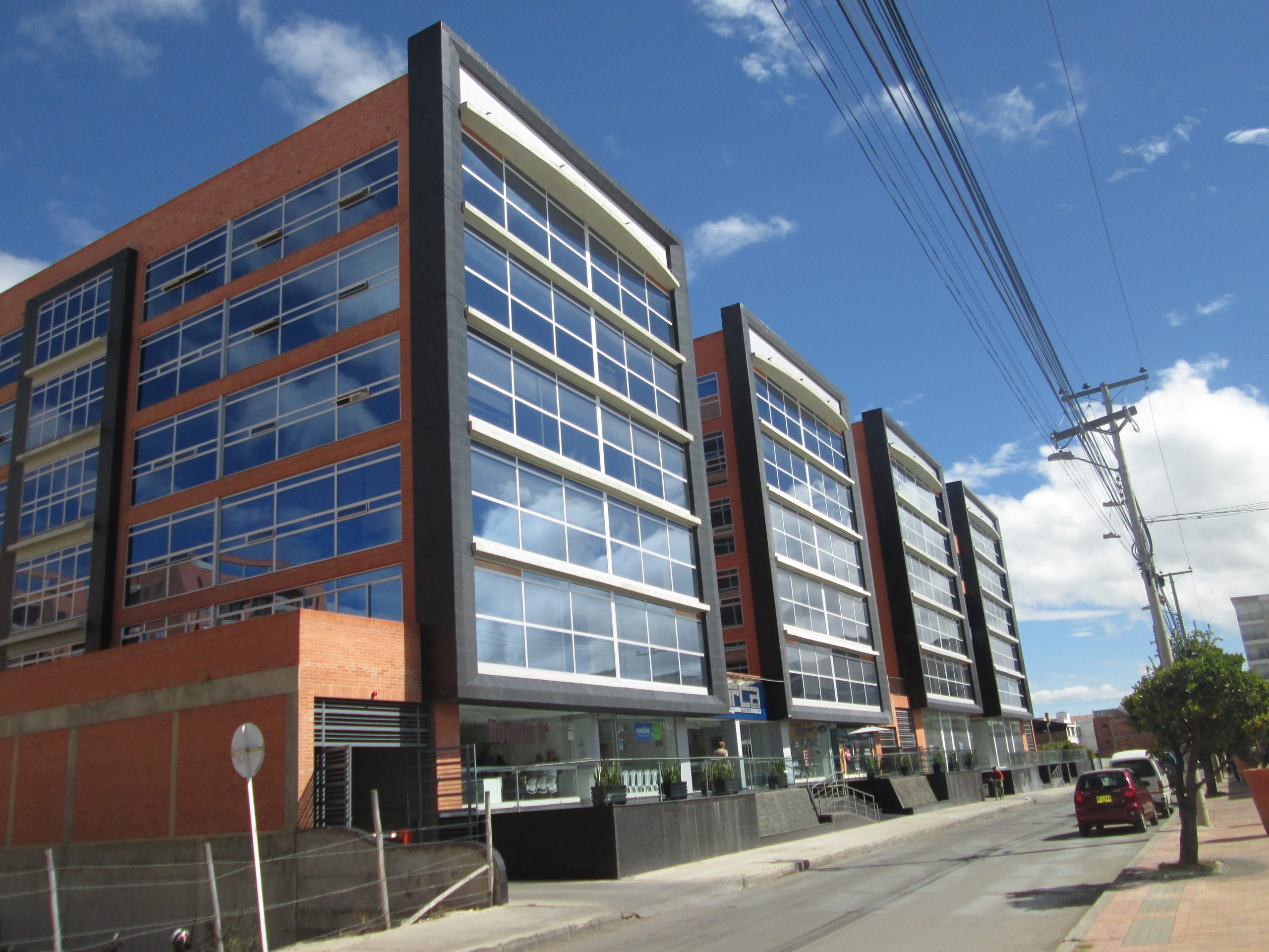 🚨HERMOSA OFICINA AMOBLADA EN ARRIENDO🚨